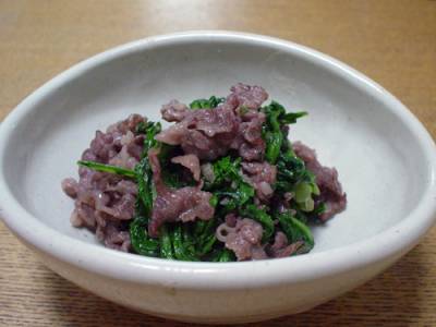 春菊と牛肉のバターじょうゆ炒め