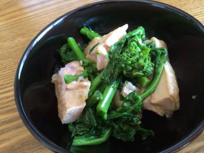 蒸し鶏と菜の花のあえ物