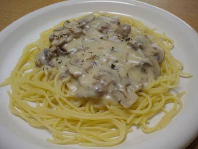 スパゲッティ きのこクリームソース