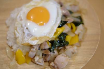 鶏肉のバジル炒め