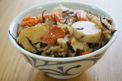里芋と秋ざけの炊き込みご飯