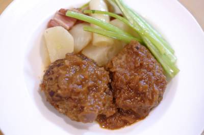 煮込みハンバーグ