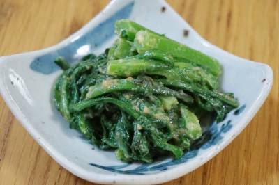 春菊のピーナツバターあえ