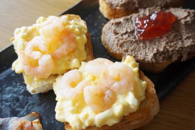 ミモザ風卵のオープンサンド