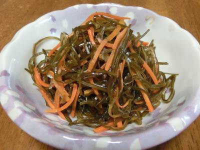 昆布とにんじんの煮物
