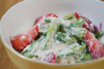 菜の花といちごの白あえ