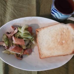 ソーセージとキャベツのサッと煮