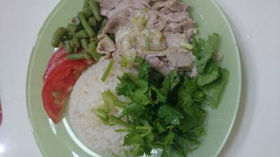 蒸し鶏のエスニックライス