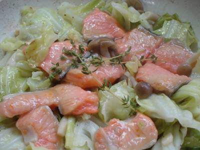 さけとキャベツのにんにくバター蒸し