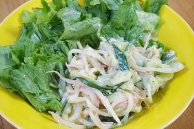 もやしとカニかまのサラダ