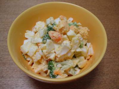 ゆで卵とブロッコリのサラダ