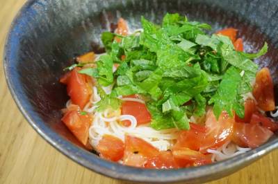 トマトと青じその そうめんサラダ
