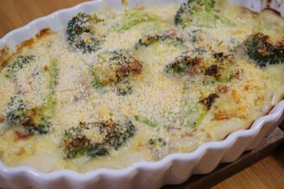 ブロッコリーと豚ひき肉のグラタン