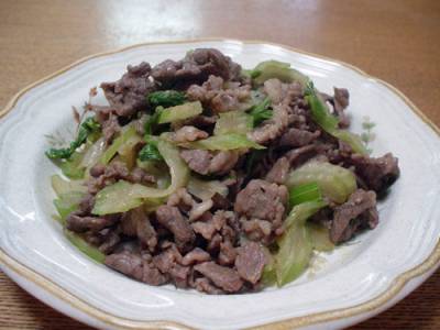 薄切りラム肉とセロリのカレー炒め