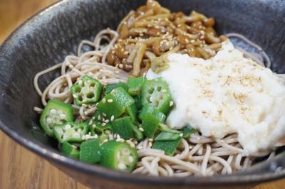 オクラとろろなめこそば