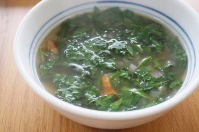 モロヘイヤとベーコンのパスタスープ