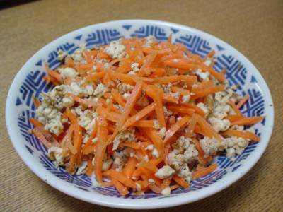 春にんじんのいり豆腐あえ