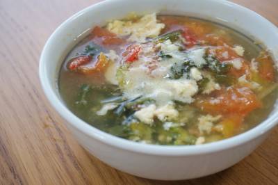 レタスとトマトのチーズスープ