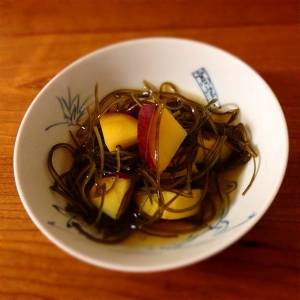 さつまいもと切り昆布の煮物