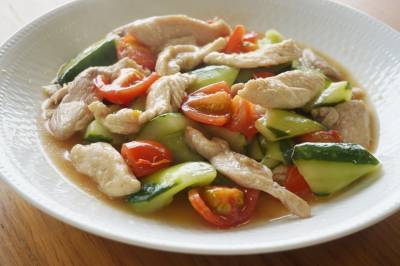 きゅうりと鶏肉の甘酢炒め