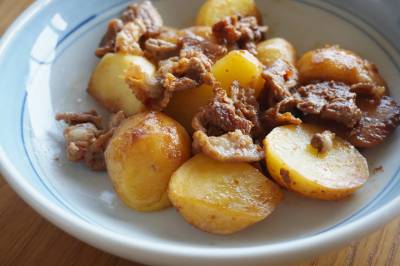 じゃがいもと豚肉の五香粉蒸し