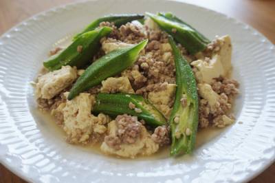 オクラとひき肉、豆腐のチャンプルー