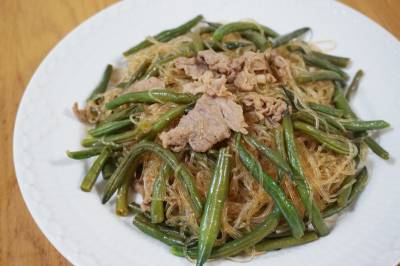 ちぎりいんげん、豚肉、春雨の炒め煮
