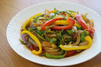 牛肉ピーマン丼（セゴギトッパプ）