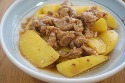 じゃがいもと豚肉の五香粉蒸し