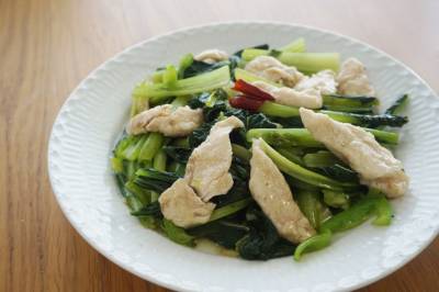 小松菜と鶏肉の塩炒(いた)め