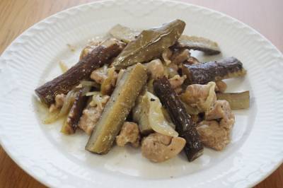 鶏肉とごぼうのワイン煮