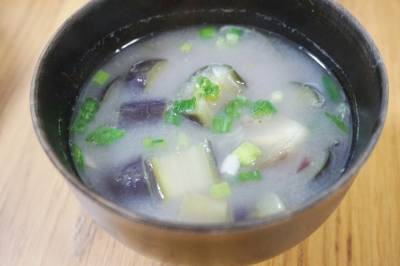 なすとみょうがのみそ汁
