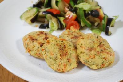 秋鮭（さけ）の焼きコロッケ