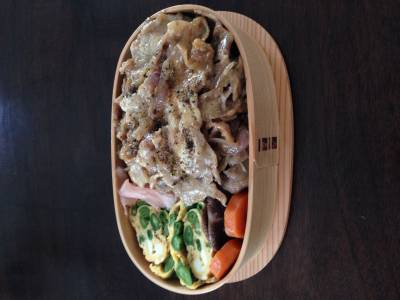 豚薄切り肉のしょうが焼き