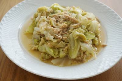 キャベツとツナ缶の煮物