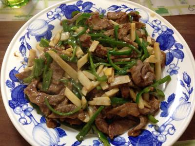 しょうゆ味で青椒牛肉絲