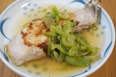 ピーマンと白身魚の甘酢あんかけ