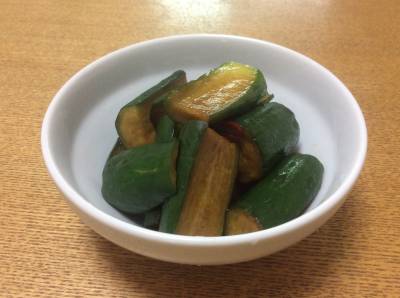 たたききゅうりの酢じょうゆ漬け
