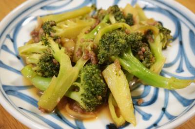ひき肉とブロッコリーの甘みそ炒め