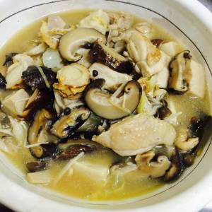 干ししいたけと鶏肉の煮込み