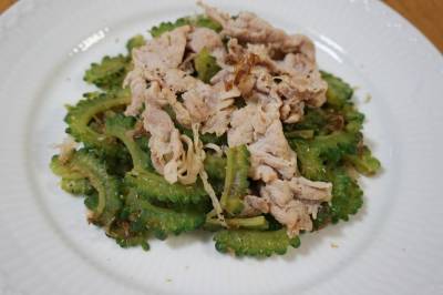 ゴーヤーと豚こまの塩炒め