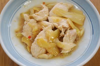 鶏肉とセロリのピリ辛炒め