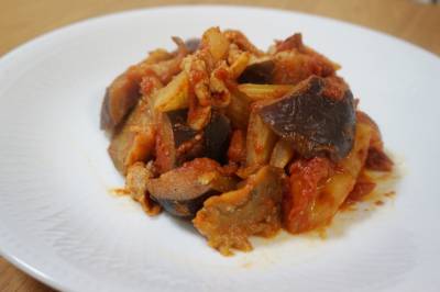 豚肉とセロリのトマト煮