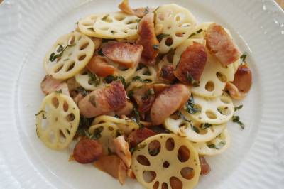 ソーセージとれんこんの炒め物