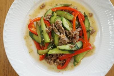 きゅうりと牛肉の酢炒め