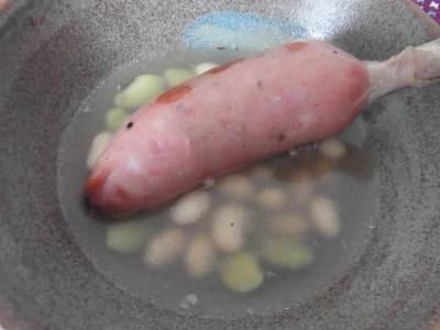 豆とソーセージのスープ