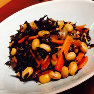 ひじきと豚バラ肉の煮物