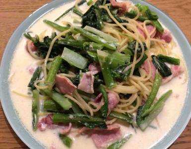 菜の花と生ハムのクリームソースのパスタ