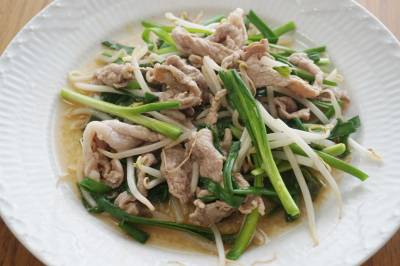 にらもやしの豚こま炒め