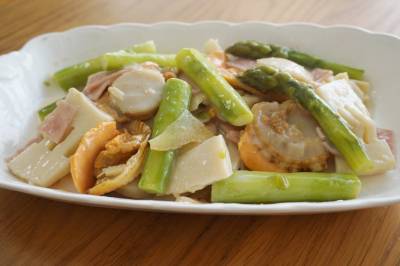 アスパラガスの中国風クリーム煮